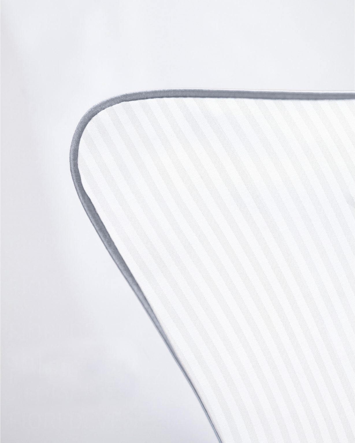 adamaszek - srebrny -zoom