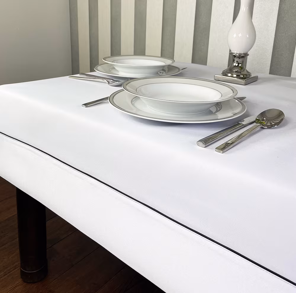 Obrus Veneto Bianco - czarna lamówka
