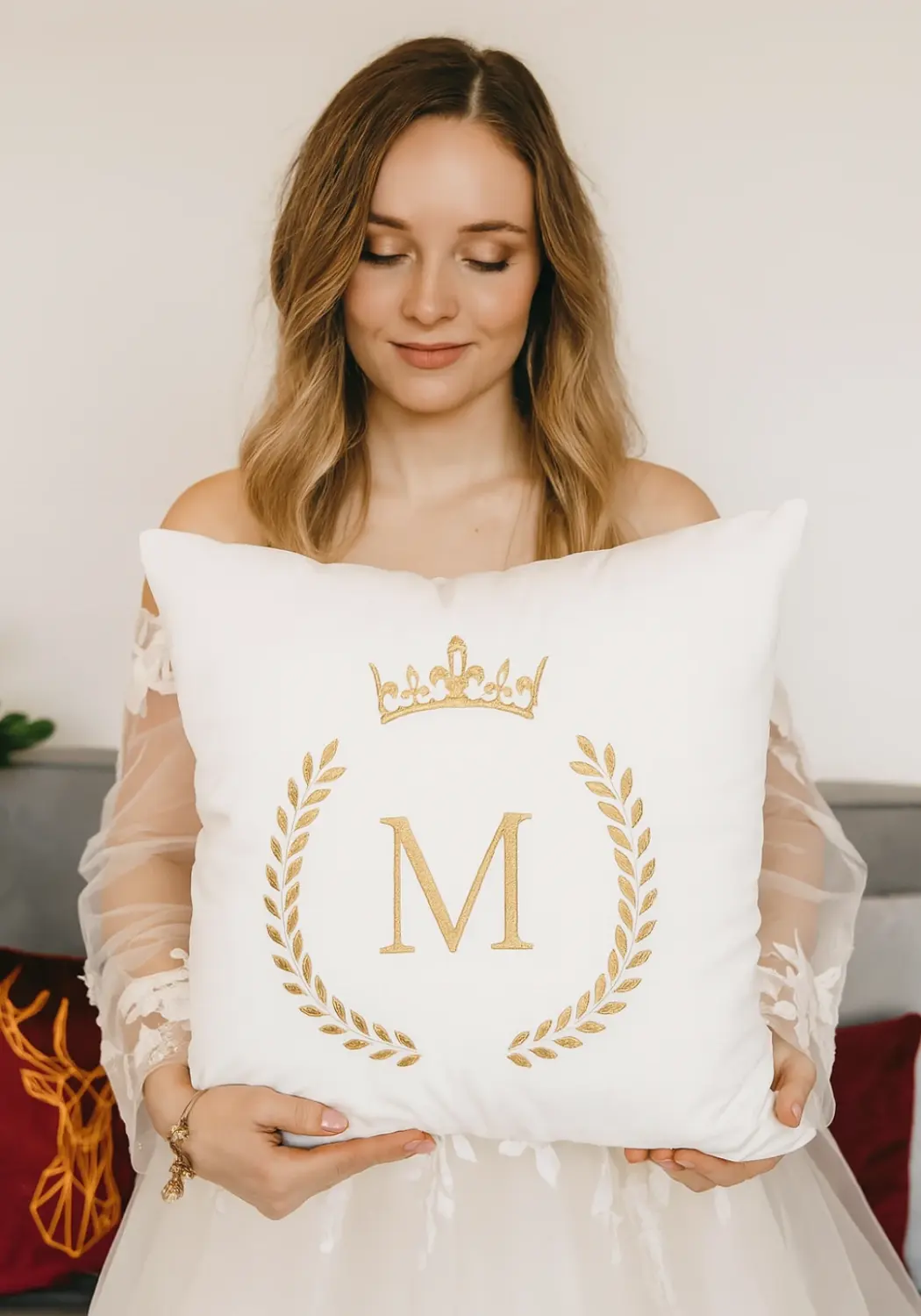 Poduszka VELVET QUEENY z monogramem