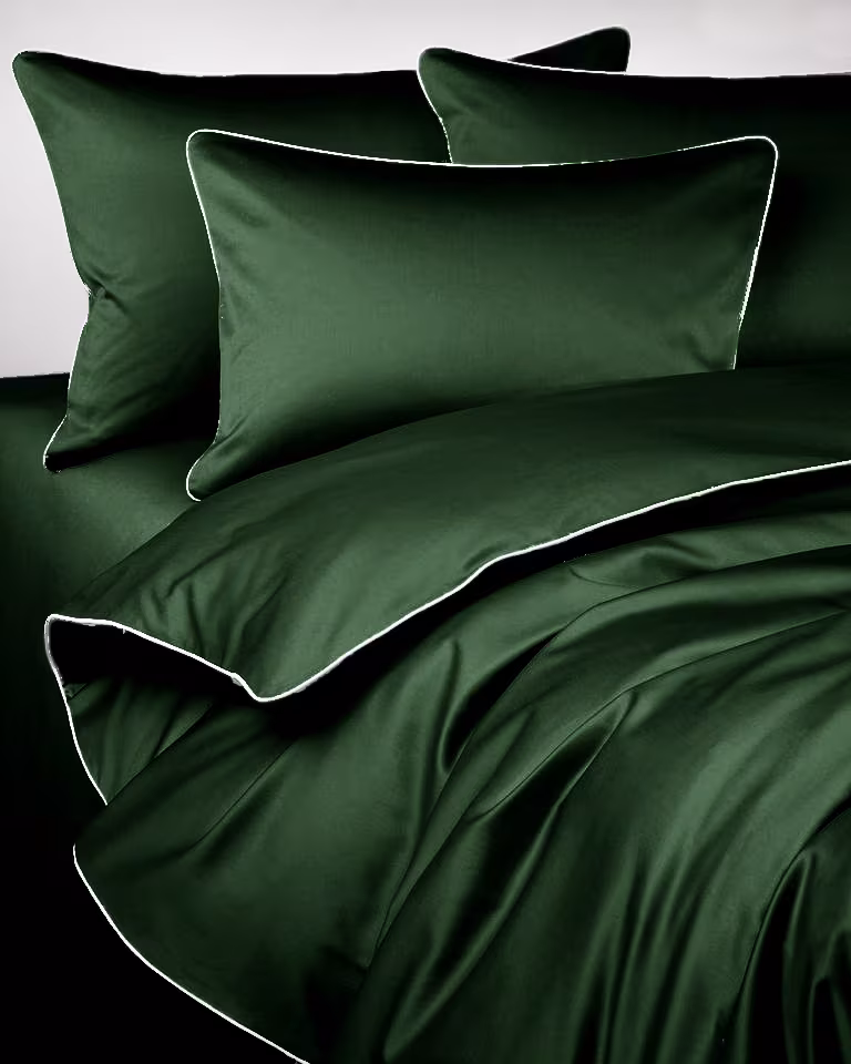 Poszewka satynowa SAN ANTONIO emerald green z białą lamówką