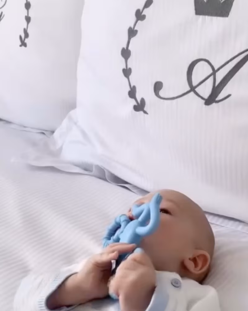 Komplet białej adamaszkowej pościel personalizowanej LAUR