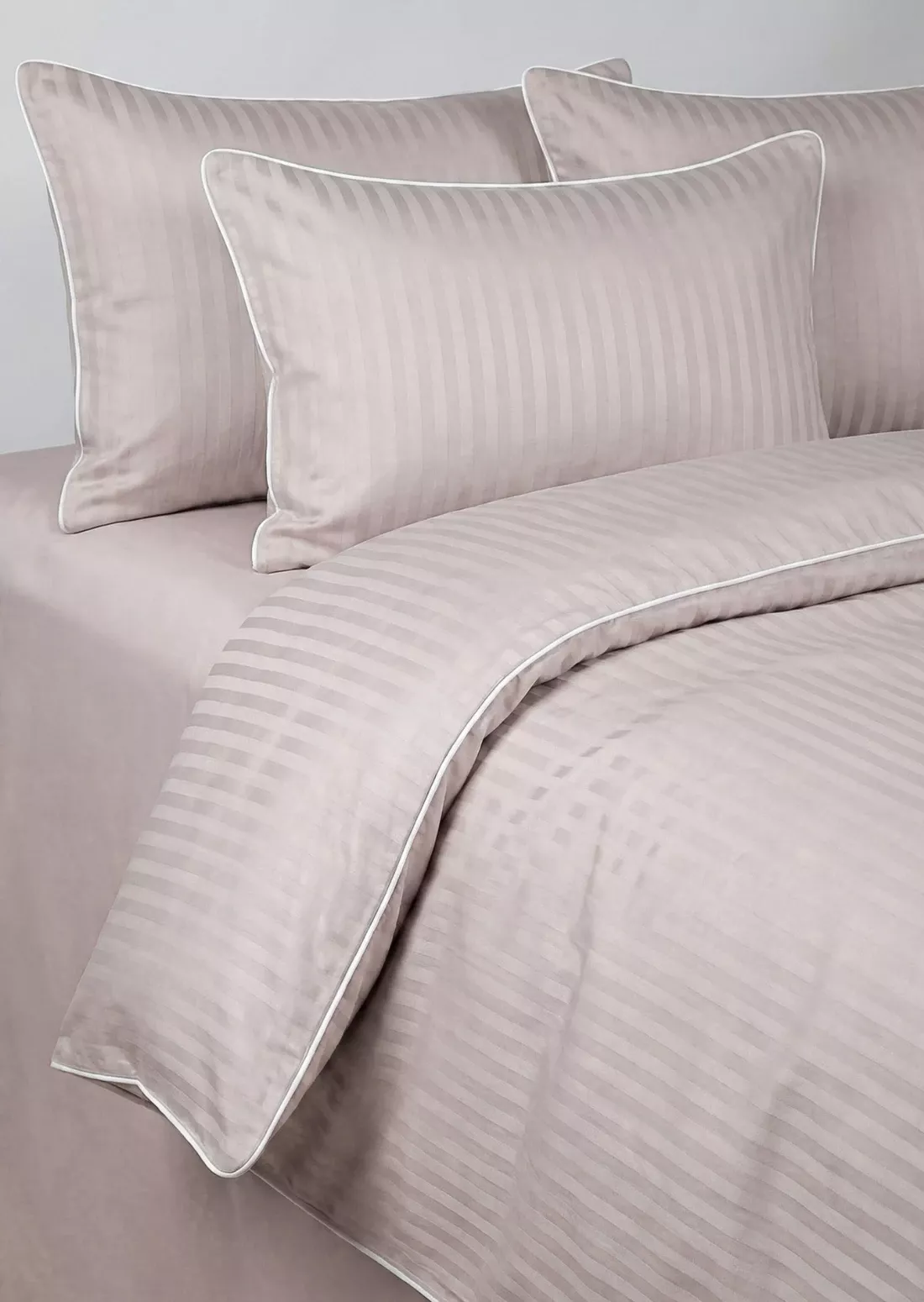 Pościel adamaszkowa SAN ANTONIO – silver rose z białą lamówką