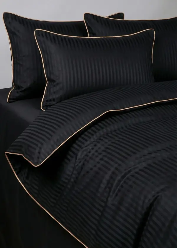Pościel adamaszkowa SAN ANTONIO – czarna ze złotą lamówką