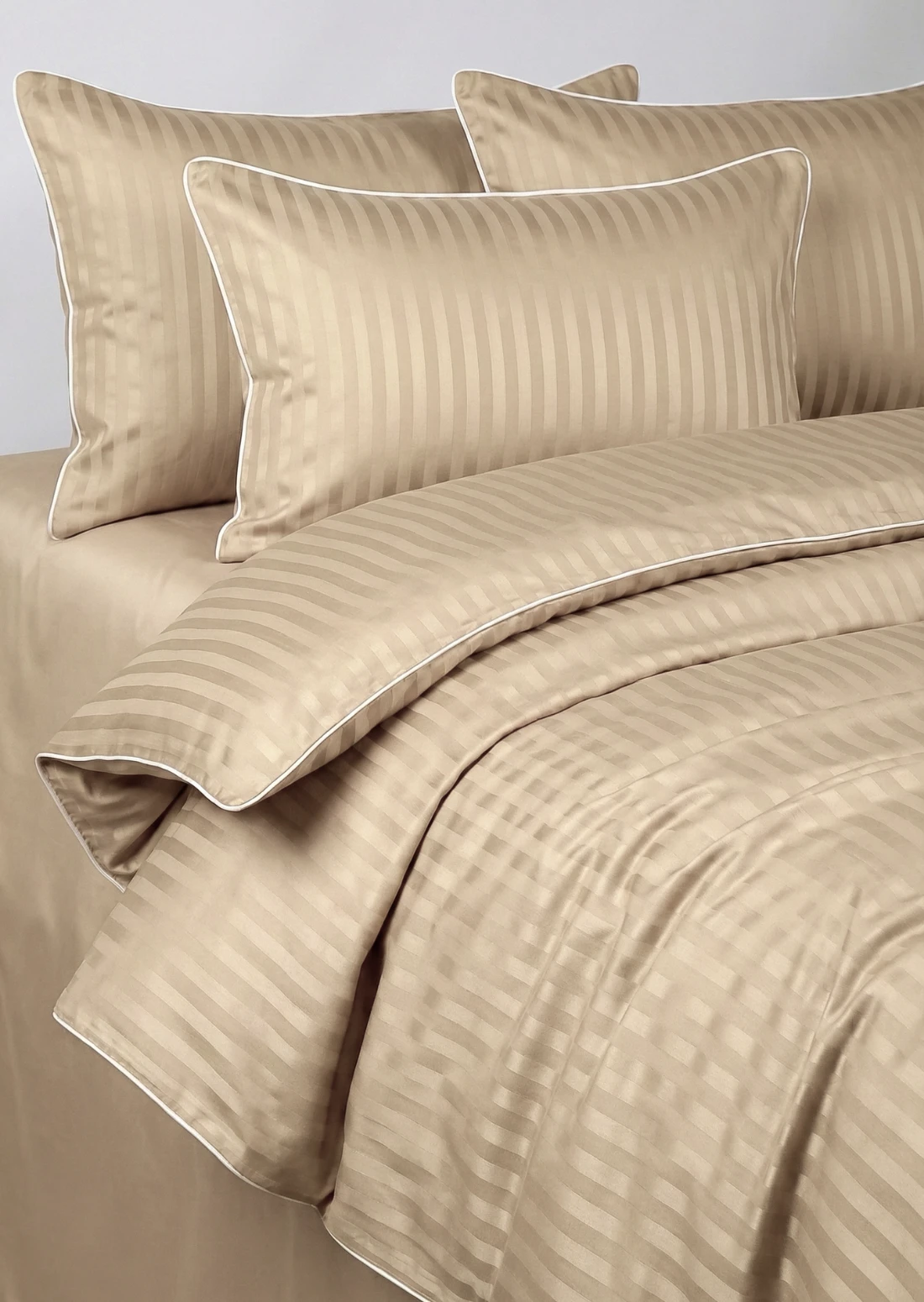 Pościel adamaszkowa SAN ANTONIO – macchiato beż z białą lamówką