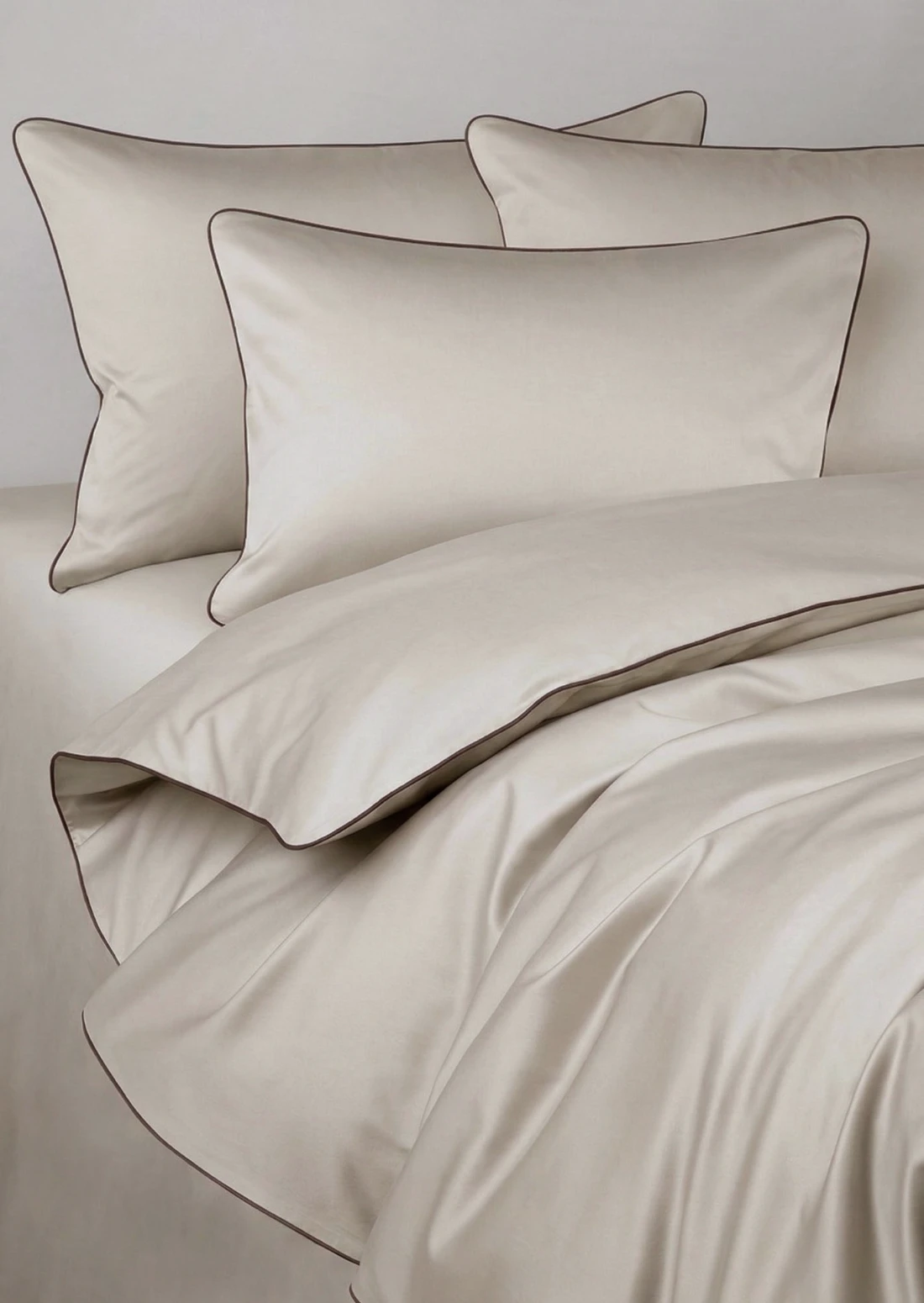 Pościel satynowa SAN ANTONIO - perłowy beż z brązową lamówką