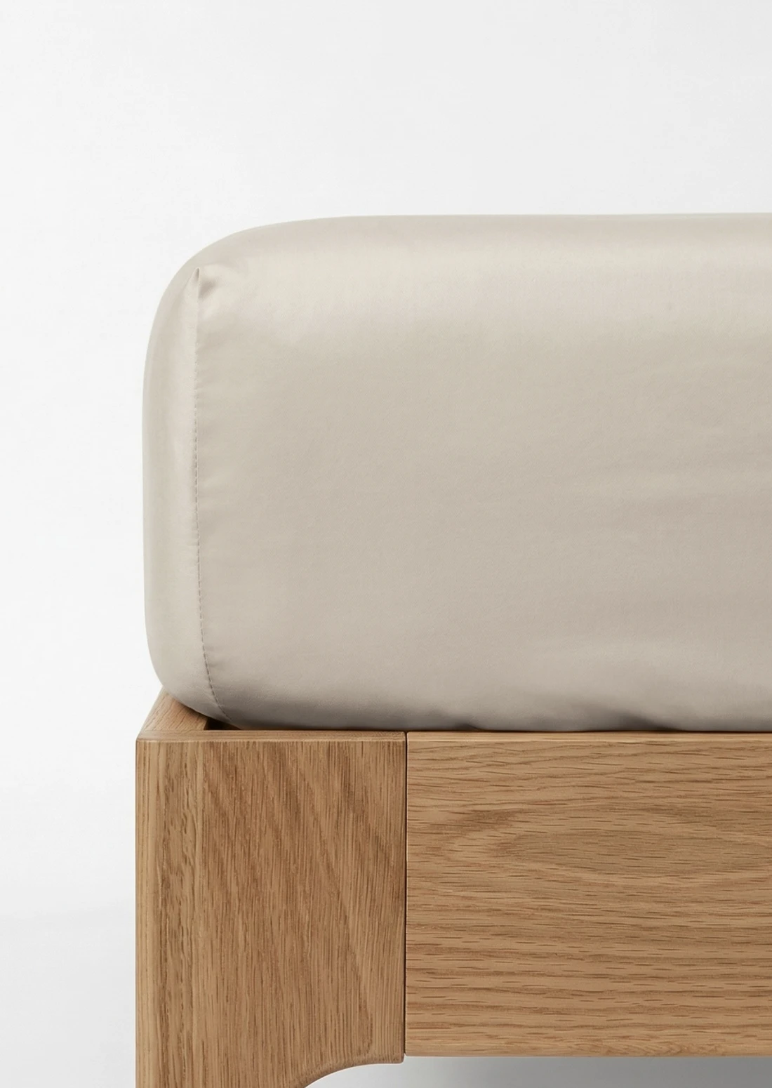 Prześcieradło satynowe perłowy beż z gumką